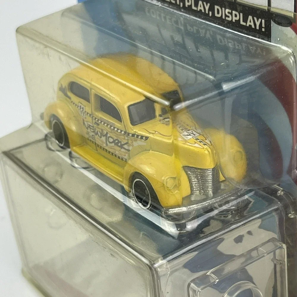 Hot Wheels Connect Cars NEW YORK Taxi Cab Fat Fendered 40 Car  1/64